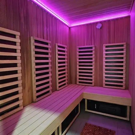 Pine Point With Shared Pools, Jacuzzi, Sauna & Gym * 스클라르스카포렘바