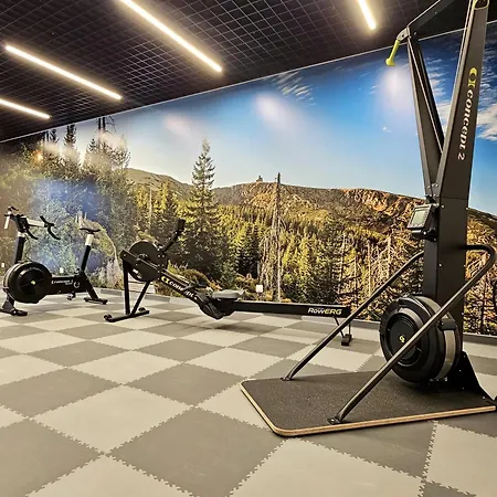 Pine Point With Shared Pools, Jacuzzi, Sauna & Gym 아파트 스클라르스카포렘바