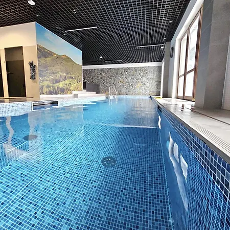 아파트 Pine Point With Shared Pools, Jacuzzi, Sauna & Gym 스클라르스카포렘바