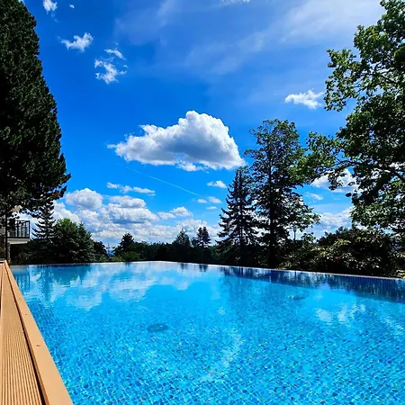 Pine Point With Shared Pools, Jacuzzi, Sauna & Gym *